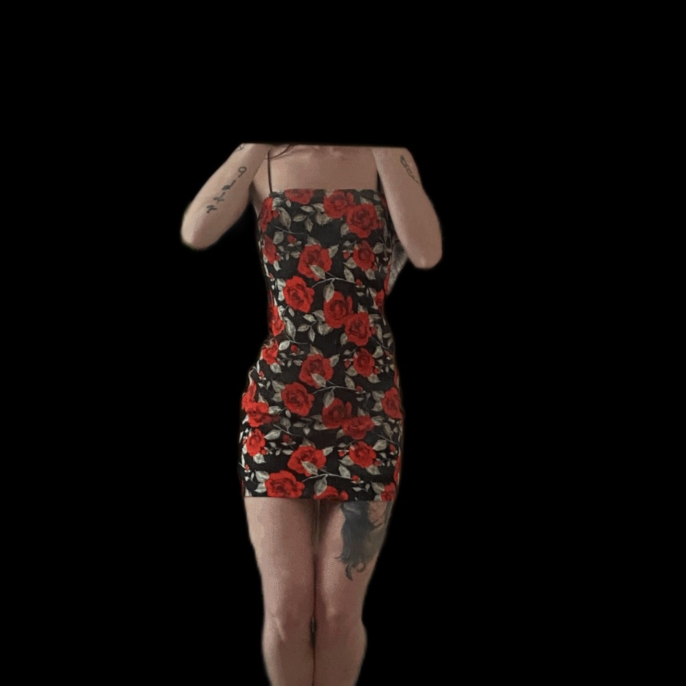 Rose patterned bodycon mini strap dress size medium - Picture 3 of 4